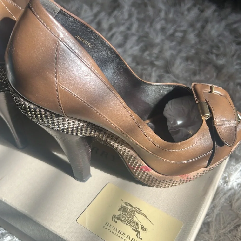Burberry Dark Tan w/ buckle pumps - Picture 5 of 9